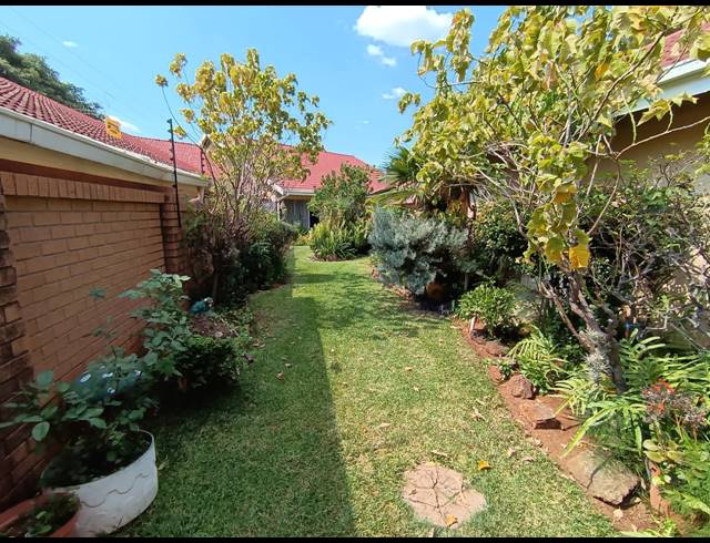 4 BEDROOM HOUSE FOR SALE IN PROTEA PARK